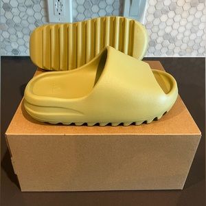 The adidas Yeezy Slide “Resin 2022”